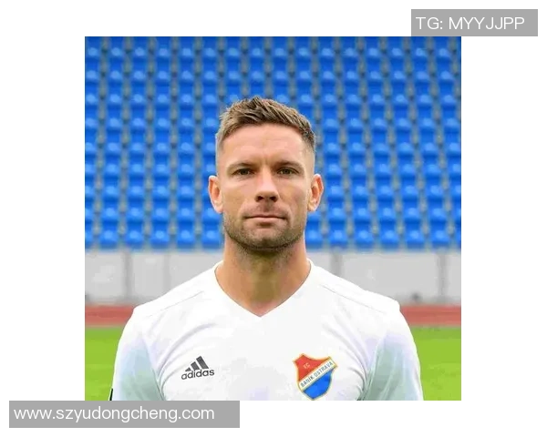 外国足球球星中文名字的由来及其在中国的影响力解析