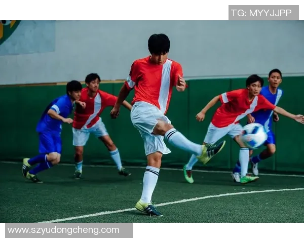 日本足球球星华丽过人技惊四座展现绿茵场巅峰瞬间